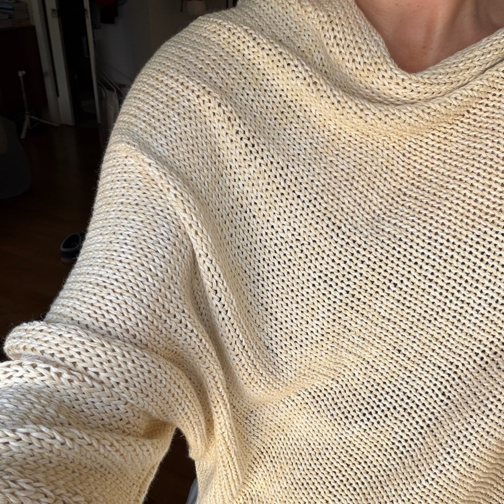 NWOT Asymmetrical pale yellow sweater - Picture 4 of 11